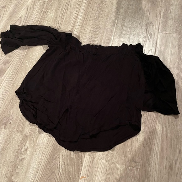 Black off the shoulder loose top - Picture 5 of 6